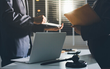 Lawyer explained to the client about the law that must be brought against the court case.
