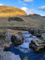 Skyfall Wasserfall in Glen Etive in den Bergen bei Glencoe in den Highlands von Schottland