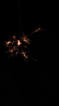 線香花火、縦長ビデオ、スローモーション（59.94&rarr;29.97fps）、無音