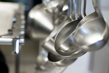 Cucine professionali con mestoli