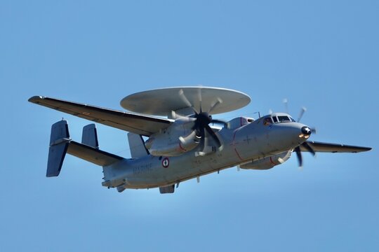 Grumman E-2 Hawkeye Marine Fran&ccedil;aise vue cot&eacute;