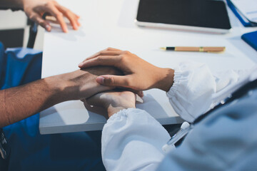Doctor came to check the patient and shook his hand to encourage. Comforting the sick and treating the best, cured in the hospital.