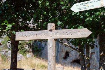 Indicador de ruta del nacimiento del Río Júcar