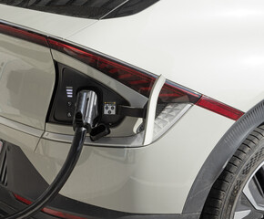 Véhicule électrique en recharge à une borne	