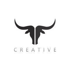 Fototapeta premium Minimalist bull head vector logo design symbol for sport brand and gym identity