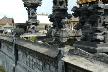 Obraz premium Black Stone Structures of a Balinese Family Temple