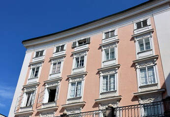 Hausfassaden in der Altstadt von Salzburg