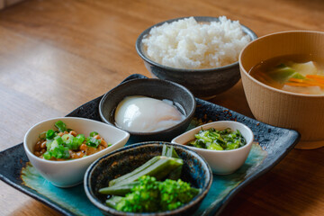 Japanese breakfast / 温泉卵と納豆の朝食
