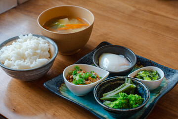 Japanese breakfast / 温泉卵と納豆の朝食
