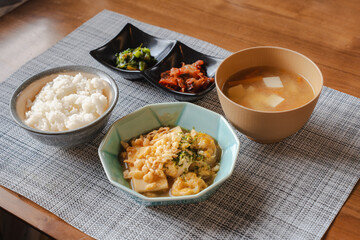 Japanese breakfast / 豆腐と卵の和朝食
