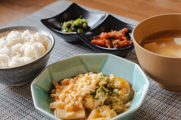 Japanese breakfast / 豆腐と卵の和朝食
