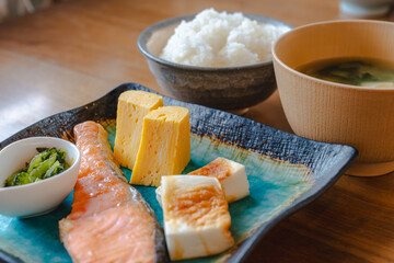 Japanese breakfast / 焼き鮭と卵焼きの朝食
