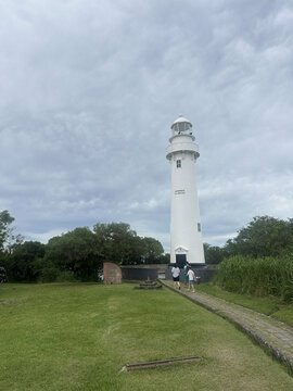 paisagem na ilha do mel, casinha, farol, trilha, caminho na natureza, ilha-do-mel