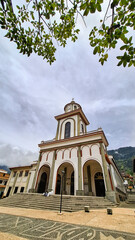 Obraz premium Tamesis, Antioquia, Colombia. July 22, 2025. The parish has undergone several stages, including reconstruction after two earthquakes and a recent expansion.