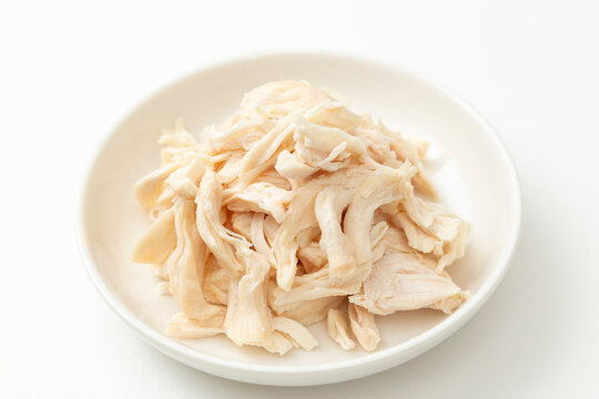 茹でて割いた鶏のささみ　白バック
