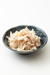 茹でて割いたささみ　白バック