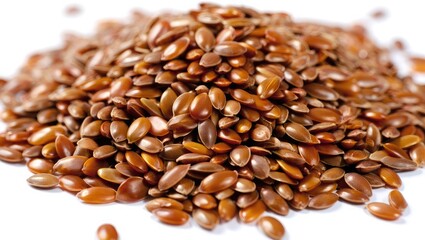 Obraz premium Close-up pile of brown flax seeds on white background