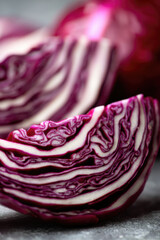 Obraz premium Macro of sliced red cabbage with pattern