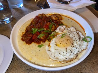 Shrimp and grits dish