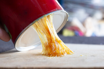 Rubber glue sticks firmly to objects.