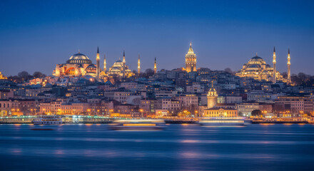 Fototapeta premium Istanbul Skyline at Dusk with Bosphorus Strait and Illuminated Mosques.