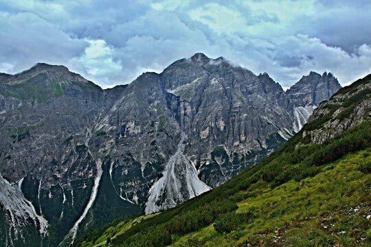 Austrian Alps - view of the peaks in Stubai Alps from the footpath to Elfer