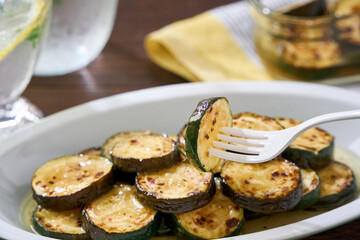 ズッキーニのグリルマリネ｜焼きズッキーニをマリネした夏の副菜