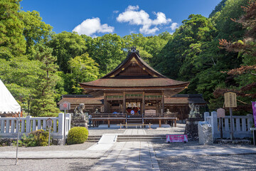 Fototapeta premium 京都亀岡 出雲大神宮の境内風景