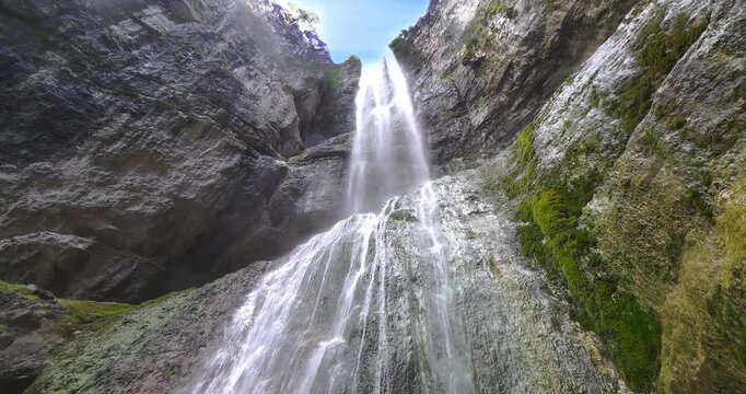 Overview of the Tret waterfalls