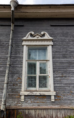 Fototapeta premium Vintage wooden house exterior showcasing a single white-framed window