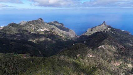 Fototapeta premium survol du massif de l'Anaga à Tenerife