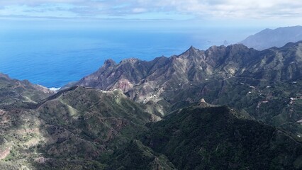 survol du massif de l'Anaga à Tenerife