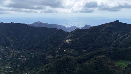Fototapeta premium survol du massif de l'Anaga à Tenerife