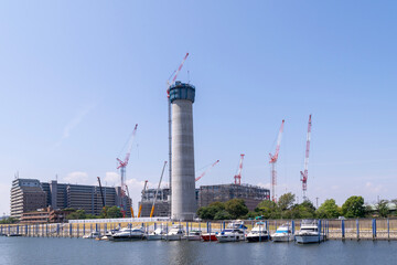 Fototapeta premium 建設中の清掃工場と未完の煙突