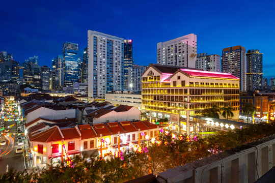 Chinatown in Singapore lights up during the Chinese New Year and Mid-Autumn Festival, creating a beautiful night scene in the city.