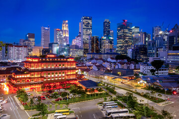 Naklejka premium Buddha Tooth Relic Temple, Aerial view of Chinatown Singapore.