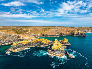 Obraz premium Kynance Cove from a drone, Mount's Bay, Lizard Point, Cornwall, England