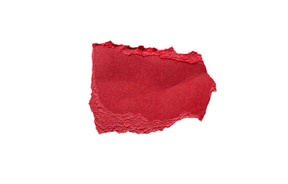 Fragmento de papel rojo rasgado con textura fibrosa sobre fondo trasparente 