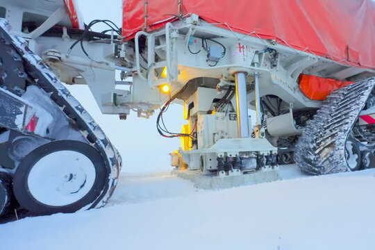 Transport for seismological studies of oil field prospecting vibration platforms on trucks.