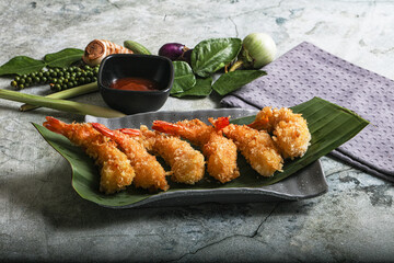 Shrimp tempura with spicy sauce