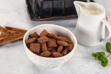 Dry sweet chocolate ceral flakes