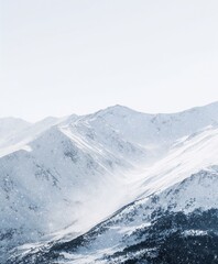 Obraz premium Snow covered mountain landscape with falling snow in winter