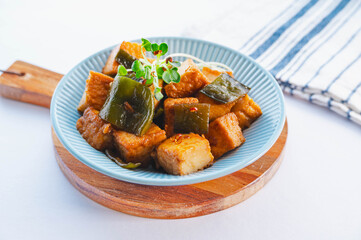 厚揚げと茎わかめの炒め煮