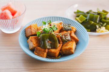 厚揚げと茎わかめの炒め煮