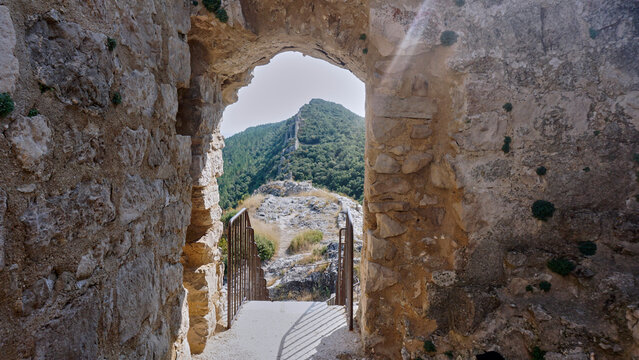 Visita al Conjunto Monumental de Portilla (&Aacute;lava), Pais Vasco, Espa&ntilde;a. Un espacio natural que nos permite entender el nacimiento y evoluci&oacute;n de este monumento.