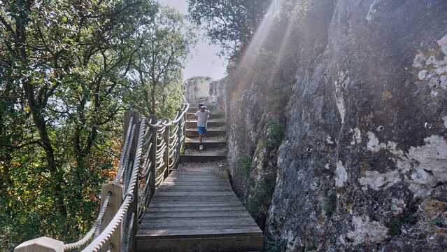 Visita al Conjunto Monumental de Portilla (&Aacute;lava), Pais Vasco, Espa&ntilde;a. Un espacio natural que nos permite entender el nacimiento y evoluci&oacute;n de este monumento.