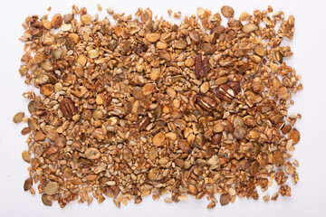 Granola mix de cereais em fundo branco