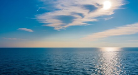 Obraz premium Ocean view with sun and clouds on a beautiful day.