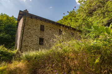 Il villaggio abbandonato di Fiammineda in Appennino centro settentrionale