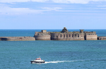 Fototapeta premium Port et chenal de Cherbourg en Normandie